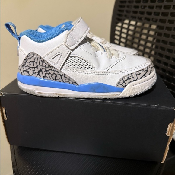 Jordan Spizike Low in White/University Blue/Gray, Size 10C - Picture 1 of 6